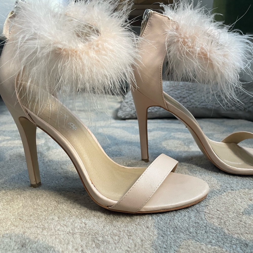 Blush pink/nude feather sandal